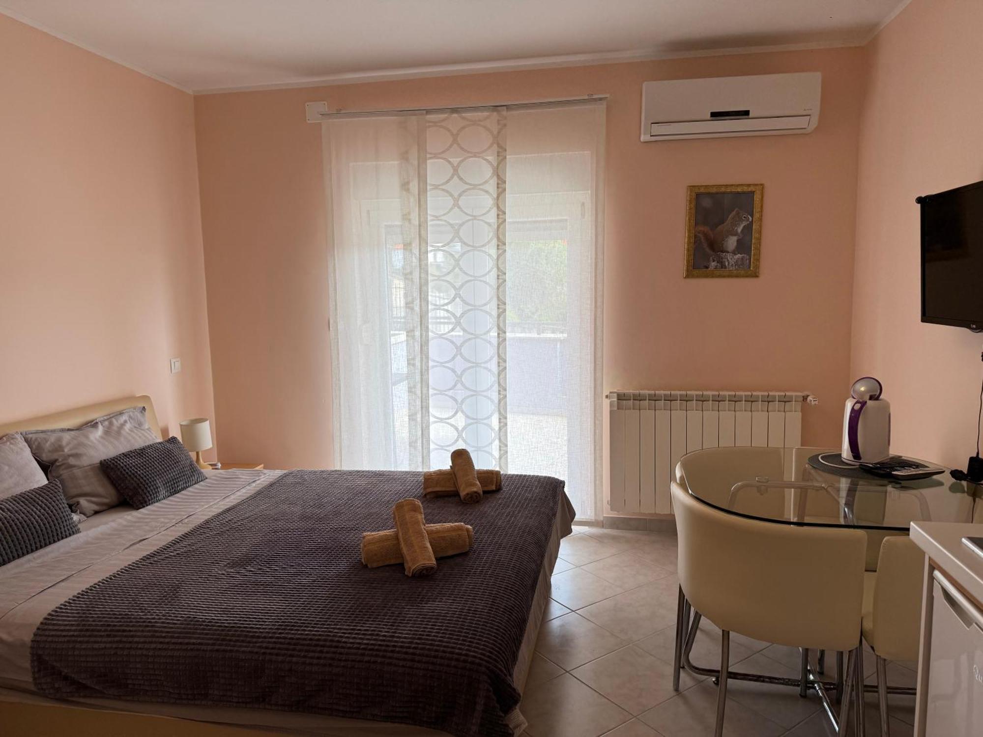 Viola Aparthotel 4*